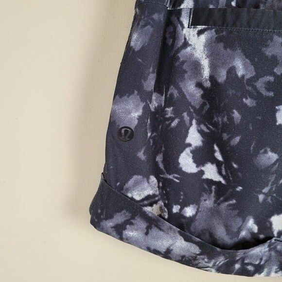 Lululemon Size 6 Spring Break Away Short II Dusk Dye White Black - Picture 5 of 9
